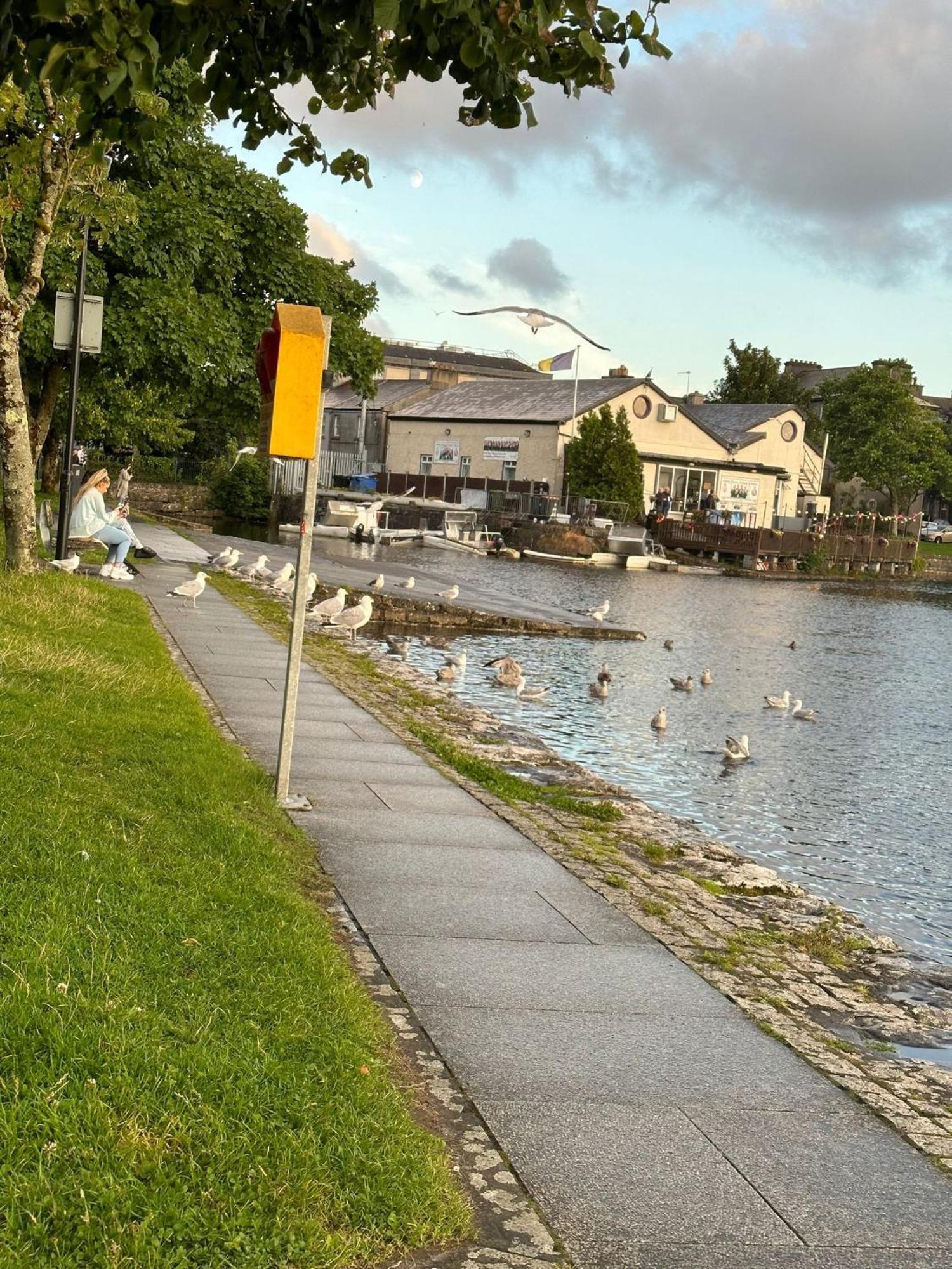 Heart Of City Centre Stunning View Galway Esterno foto