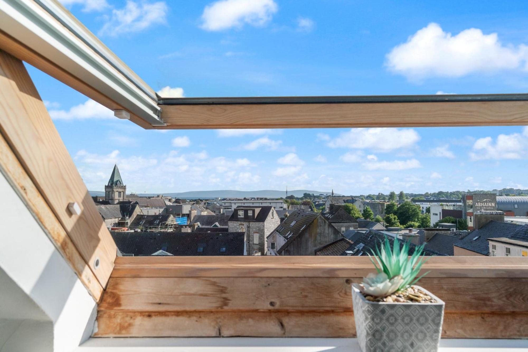 Heart Of City Centre Stunning View Galway Esterno foto